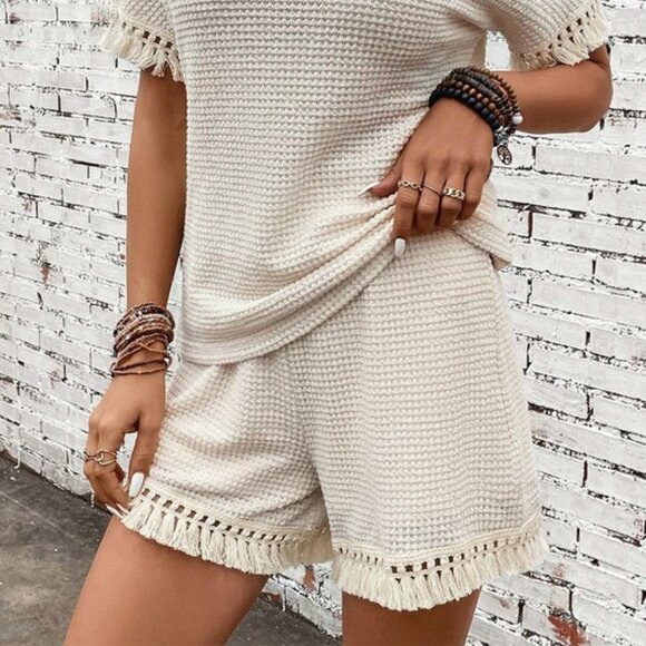 NWT Beige Fringe Trim Textured Short Two Piece Set - Picture 2 of 4